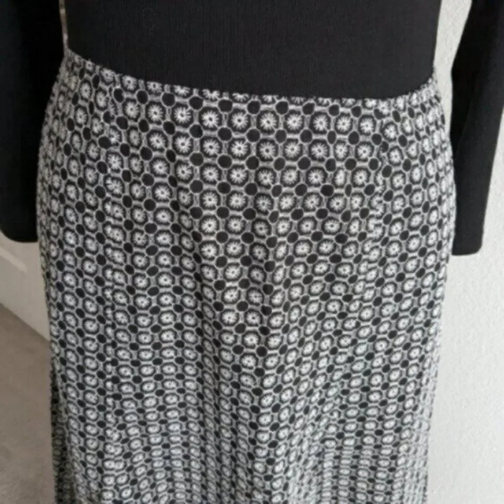 Beautiful Black and White Nine West skirt with embordered fabric